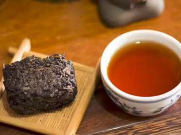 湖南安化黑茶多少钱一斤,二公斤装的荷香茯茶砖多少钱